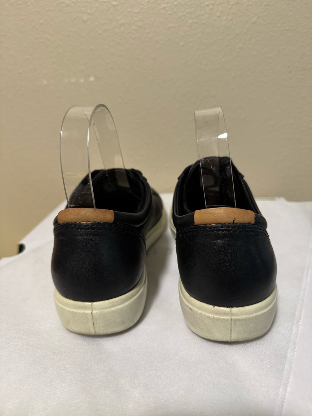 Ecco Black Leather Lace-Up Low Sneakers with Cream Insole - Picture 4 of 8
